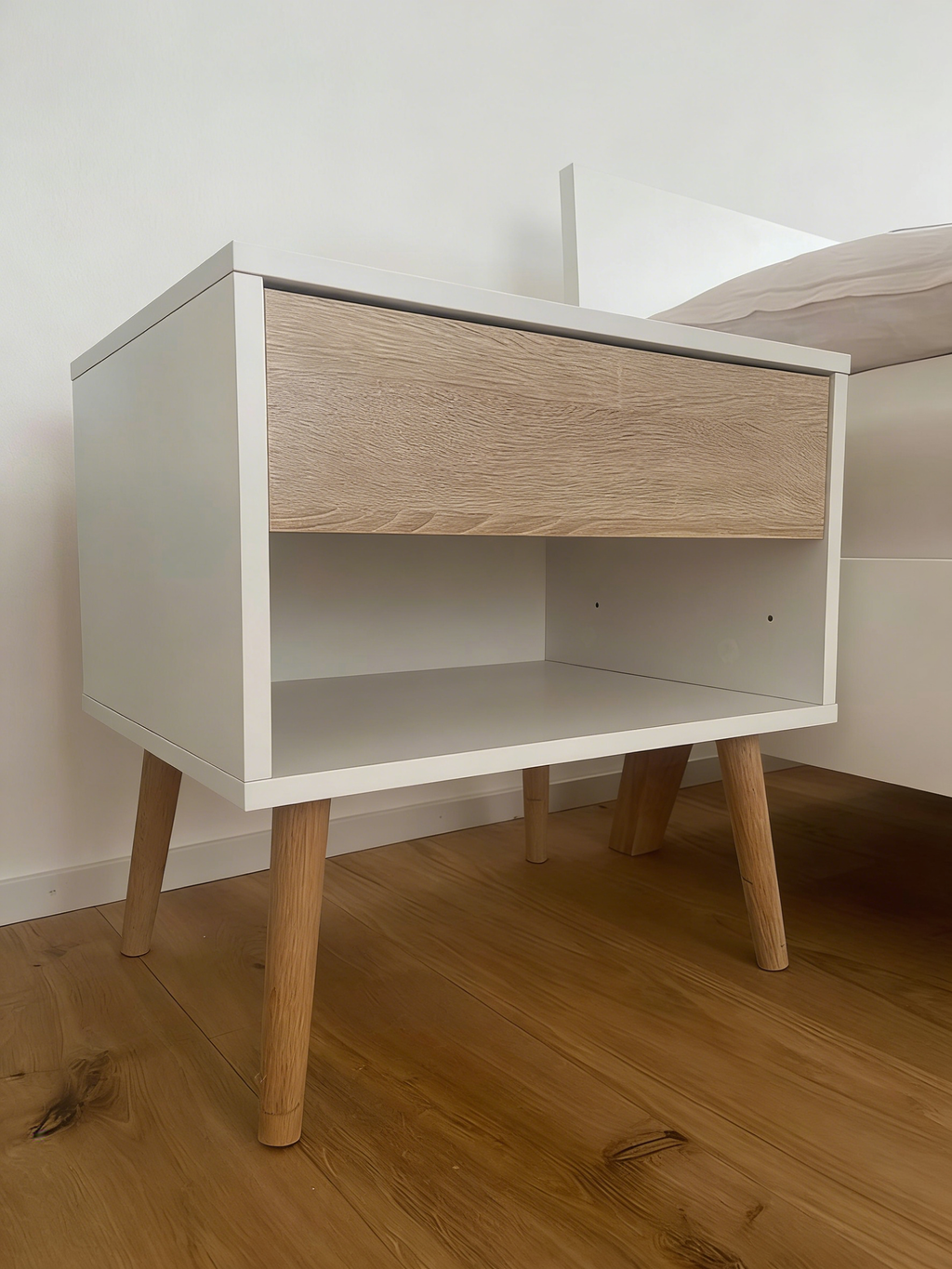 Skandinavischer Nachttisch Eiche-Weiß mit Schublade